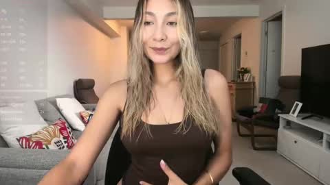 emyconneer online show from September 10, 2025, 6:52 pm