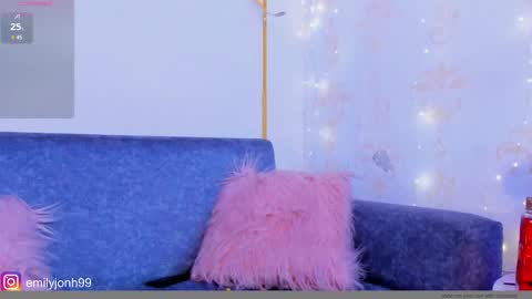 Snapshot of emylyjonhs chatting on January 24, 2025, 2:18 am EMYLY online show from January 24, 2025, 2:18 am