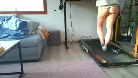 emyxxl online show from February 18, 2026, 1:40 pm