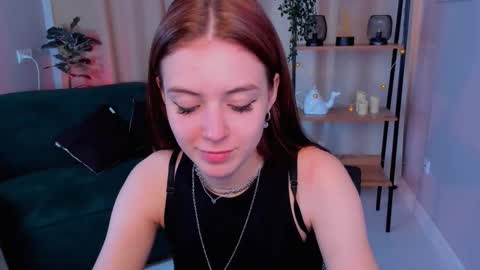 enchanted_bella online show from October 17, 2025, 1:35 pm