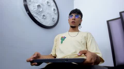 endrick_23 online show from April 12, 2026, 3:44 am