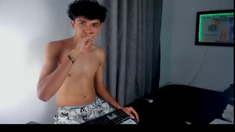 Salo online show from April 15, 2026, 7:58 pm