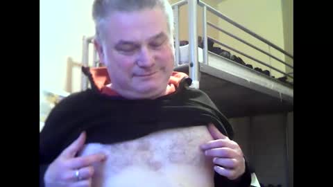 Snapshot of englishguysurrey chatting on December 26, 2024, 8:18 am englishguysurrey online show from December 26, 2024, 8:18 am