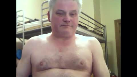 Snapshot of englishguysurrey chatting on February 26, 2025, 10:31 pm englishguysurrey online show from February 26, 2025, 10:31 pm