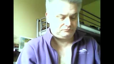 Snapshot of englishguysurrey chatting on March 9, 2025, 12:20 pm englishguysurrey online show from March 9, 2025, 12:20 pm