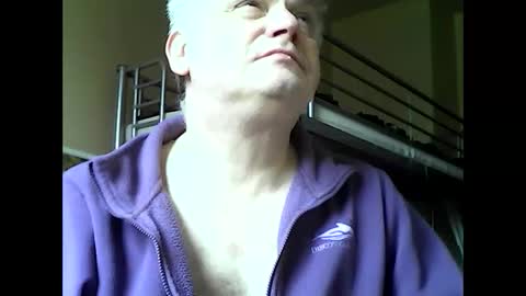 Snapshot of englishguysurrey chatting on March 12, 2025, 9:44 am englishguysurrey online show from March 12, 2025, 9:44 am