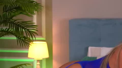 Snapshot of enjoyableemma chatting on November 16, 2025, 4:29 am Emma online show from November 16, 2025, 4:29 am