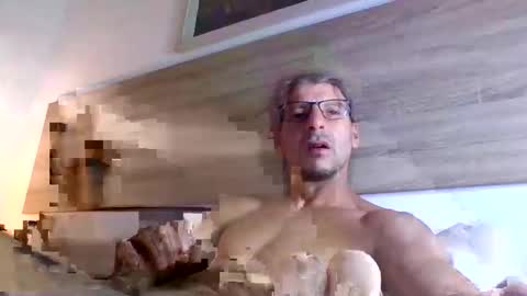 Snapshot of enri222 chatting on November 7, 2025, 12:10 am rineking online show from November 7, 2025, 12:10 am