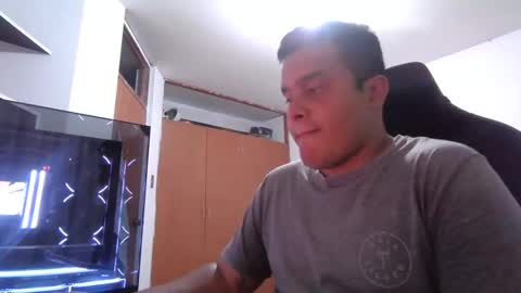 enriqueg15 online show from November 17, 2025, 11:32 pm