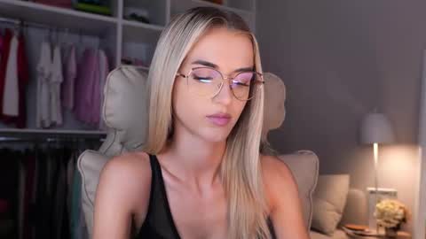 entya online show from September 26, 2025, 5:22 am