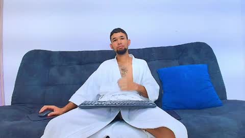 Snapshot of enyel_100 chatting on April 22, 2026, 6:20 pm enyel_100 online show from April 22, 2026, 6:20 pm
