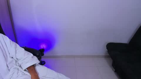 Snapshot of enyel_100 chatting on May 27, 2026, 4:42 am enyel_100 online show from May 27, 2026, 4:42 am