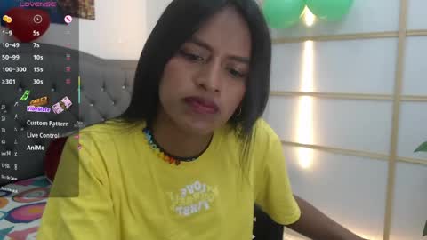 Snapshot of enyelin chatting on April 21, 2026, 10:01 pm Enyenlina online show from April 21, 2026, 10:01 pm