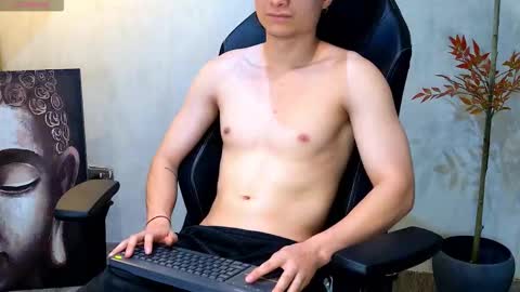 enzo_steel online show from February 19, 2026, 2:40 am