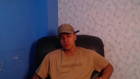 Snapshot of enzo_valentinou chatting on April 15, 2026, 11:16 pm Enzo online show from April 15, 2026, 11:16 pm