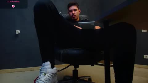 EnzoRace online show from October 31, 2025, 7:09 am