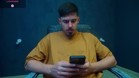 EnzoRace online show from November 18, 2025, 5:34 am