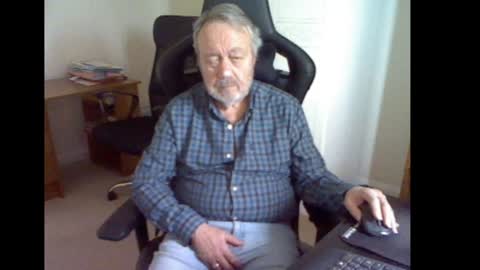 erasmus_d online show from January 27, 2025, 12:48 pm