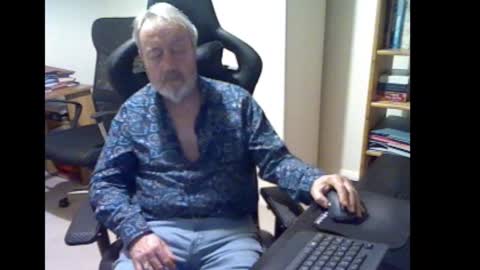 erasmus_d online show from November 15, 2025, 6:37 pm