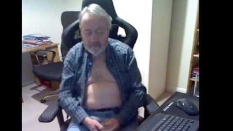 erasmus_d online show from November 25, 2025, 6:52 pm