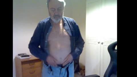 erasmus_d online show from February 2, 2026, 5:22 pm