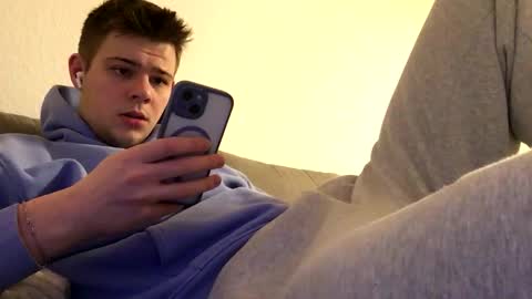 eric123754216 online show from December 4, 2025, 3:43 pm