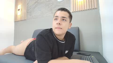 Snapshot of erick_craig chatting on January 5, 2026, 7:39 pm Erick online show from January 5, 2026, 7:39 pm