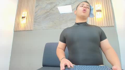 Snapshot of erick_craig chatting on January 7, 2026, 8:00 pm Erick online show from January 7, 2026, 8:00 pm