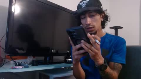 Snapshot of erick_martinezz chatting on October 23, 2025, 4:12 am erick online show from October 23, 2025, 4:12 am