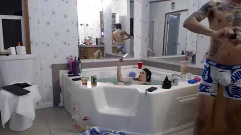 Snapshot of erick_martinezz chatting on December 4, 2025, 3:05 am erick online show from December 4, 2025, 3:05 am