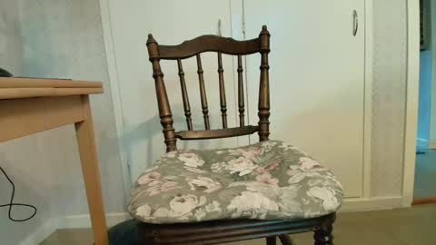 Erik online show from April 12, 2026, 8:08 am