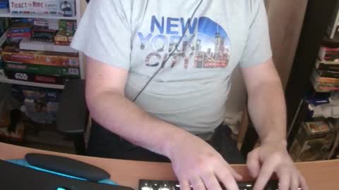 Snapshot of erik_dapper chatting on December 5, 2025, 6:04 pm Erik Dapper online show from December 5, 2025, 6:04 pm