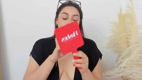 Snapshot of erika_mendez1 chatting on December 3, 2024, 8:17 pm Erika Mendez online show from December 3, 2024, 8:17 pm