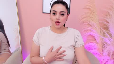 Snapshot of erika_mendez1 chatting on January 13, 2025, 8:26 pm Erika Mendez online show from January 13, 2025, 8:26 pm