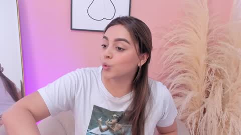 Snapshot of erika_mendez1 chatting on February 3, 2025, 6:39 pm Erika Mendez online show from February 3, 2025, 6:39 pm