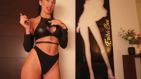 Snapshot of erikabee chatting on November 1, 2025, 8:11 pm Venus Skye online show from November 1, 2025, 8:11 pm