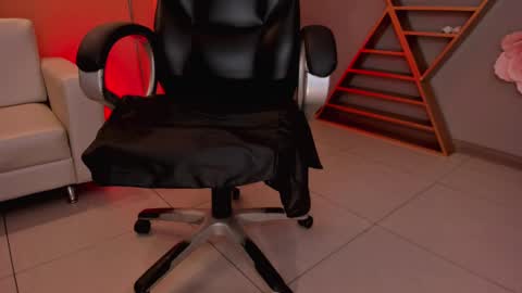 Erika Benz online show from February 11, 2025, 2:35 pm