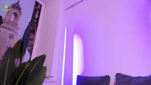 Erika online show from November 18, 2025, 4:17 am