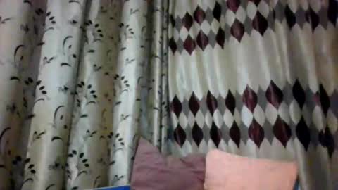 Erika online show from April 25, 2026, 8:17 pm