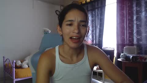 erina_1 online show from February 5, 2025, 5:31 pm