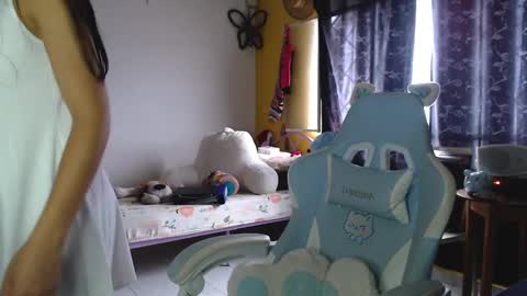 erina_1 online show from February 7, 2025, 5:18 pm