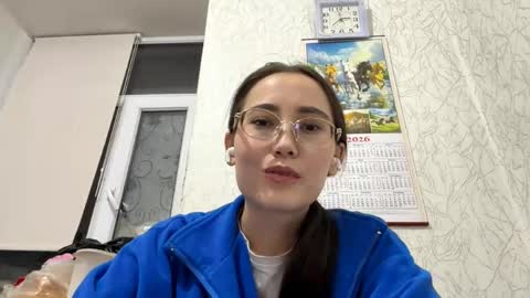 Snapshot of erinnthurmond chatting on June 2, 2026, 9:39 pm Luna online show from June 2, 2026, 9:39 pm