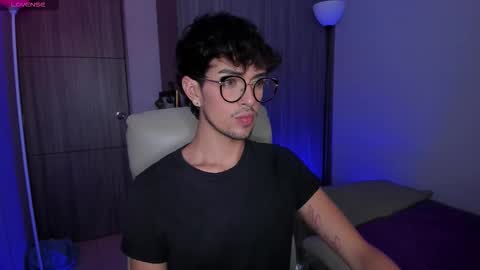 Snapshot of erisleon chatting on February 2, 2026, 4:44 am online show from February 2, 2026, 4:44 am