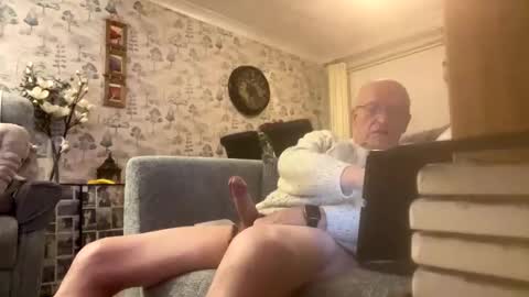 erman1955 online show from February 14, 2025, 11:31 pm