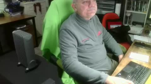ernello online show from November 4, 2025, 7:07 am