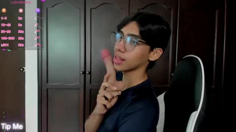 Snapshot of eros_lux1 chatting on May 8, 2026, 12:54 pm Eros Lux1 online show from May 8, 2026, 12:54 pm