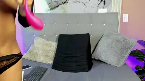 Snapshot of eros_lux1 chatting on May 22, 2026, 12:33 pm Eros Lux1 online show from May 22, 2026, 12:33 pm