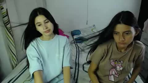 Snapshot of erosgirls_ chatting on September 18, 2025, 2:57 am erosgirls_ online show from September 18, 2025, 2:57 am