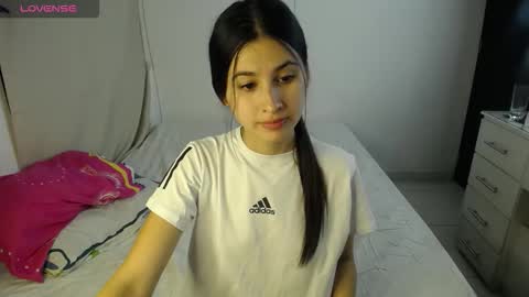 Snapshot of erosgirls_ chatting on September 30, 2025, 3:33 am erosgirls_ online show from September 30, 2025, 3:33 am