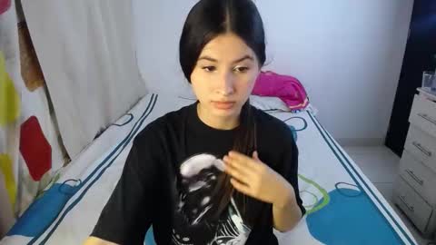 Snapshot of erosgirls_ chatting on October 17, 2025, 3:53 am erosgirls_ online show from October 17, 2025, 3:53 am